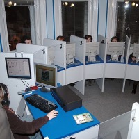 Zamknięci w kabinach, skupieni, wyciszeni czyli sam na sam z j. angielskim.